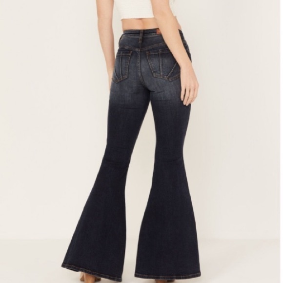 SHYANNE WOMEN'S DARK WASH MID RISE SLIT BOOT CUT JEANS size 32 - Picture 3 of 15